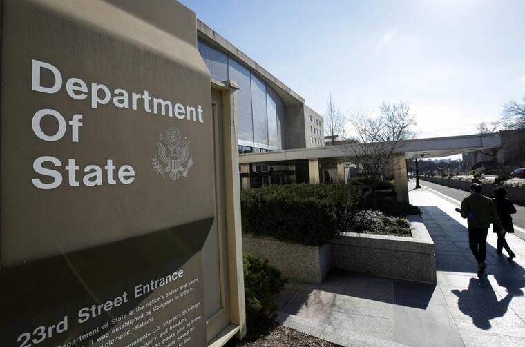 REUTERS/JOSHUA ROBERTS / 2017
People enter the State Department Building in Washington.