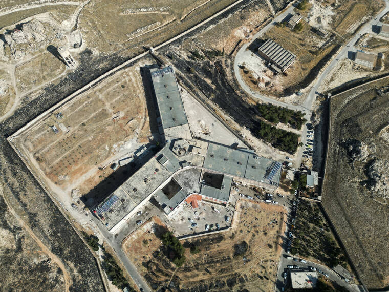 REUTERS/AMMAR AWAD / DEC. 14
A drone view shows Sednaya prison, which was known as a slaughterhouse under Syrias Bashar al-Assad rule, after fighters of the ruling Syrian body ousted Bashar al-Assad, Syria.