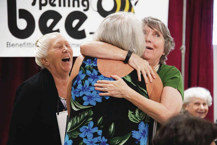 CRAIG T. KOJIMA / CKOJIMA@STARADVERTISER.COM
Terri Simpson, middle, was consoled after being eliminated in the second round.