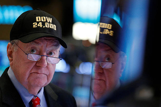 BRENDAN McDERMID / REUTERS / NOV. 30, 2017
Art Cashin, director of floor operations at UBS, wears a Dow 24,000 hat as he works on the floor of the New York Stock Exchange as the Dow Jones Industrial Average crosses 24,000 in 2017.
