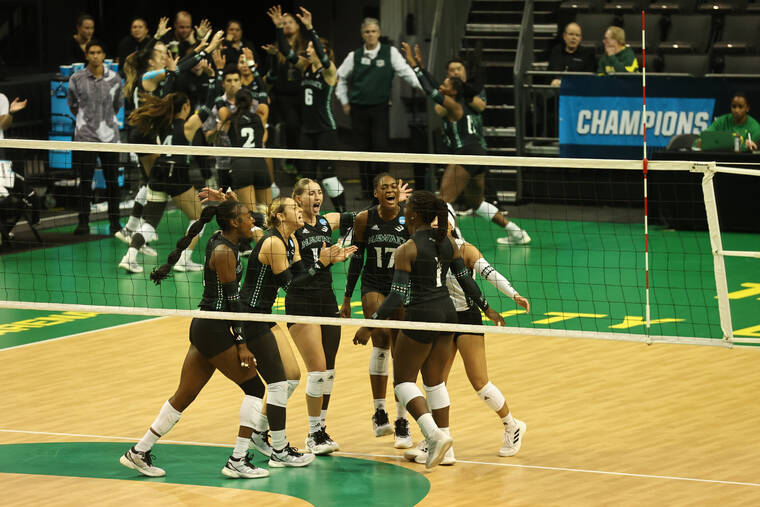 EDUARDO GARCIA / SPECIAL TO THE STAR-ADVERTISER
The Hawaii womens volleyball team celebrated a point against TCU in the first round of the NCAA Tournament today at Matthew Knight Arena.